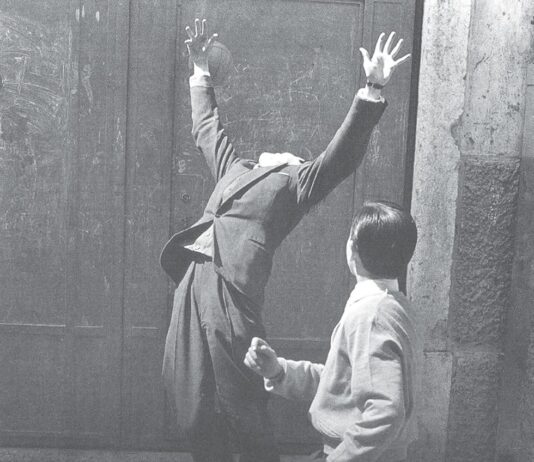 Unveiling Solitude: A Reflective Journey Through Pessoa’s Complete Book of Disquiet